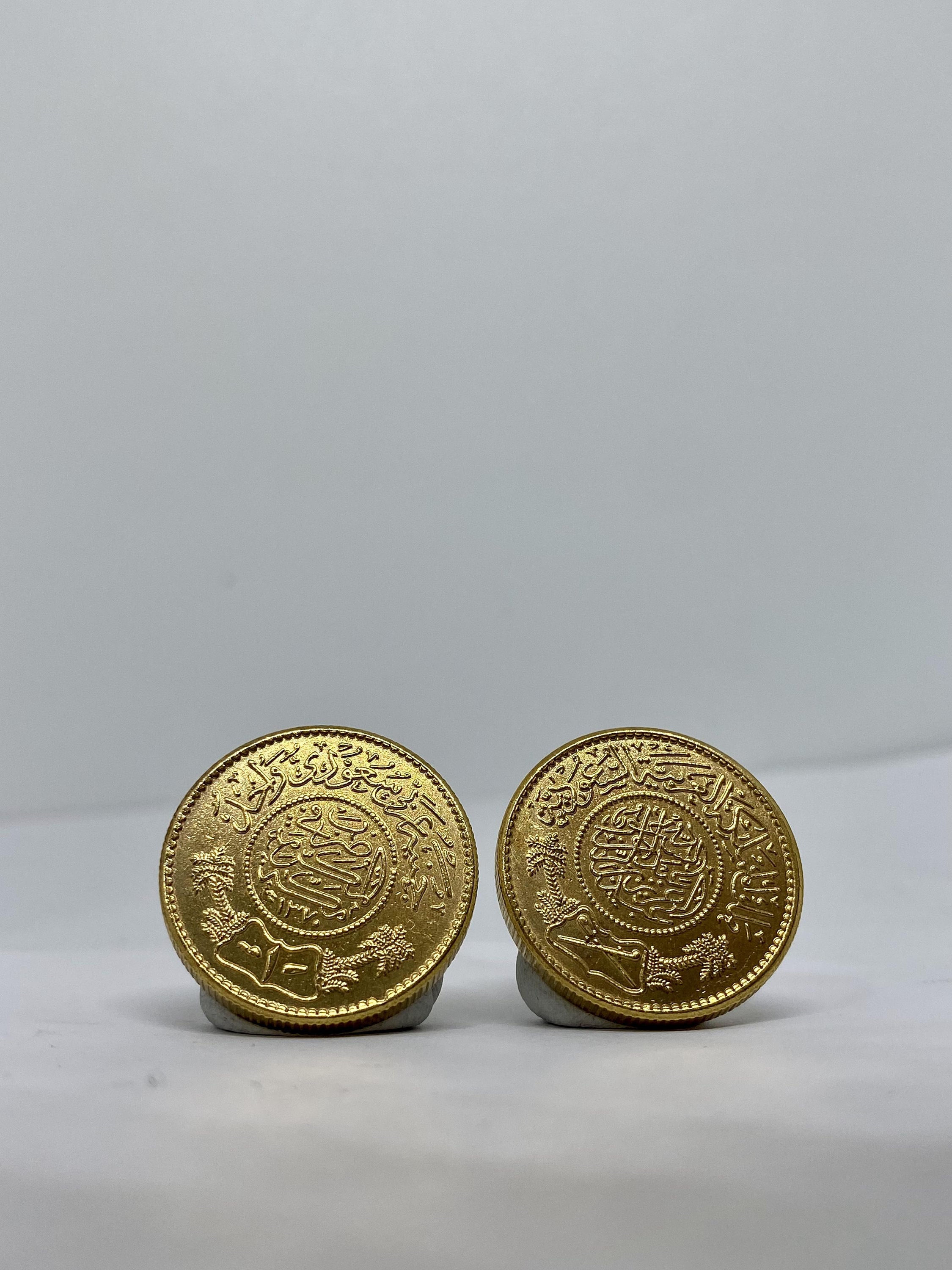 Saudi Arabia Gold Plated Coin UNITED KINGDOMS 1 Guinea 1950/1951
