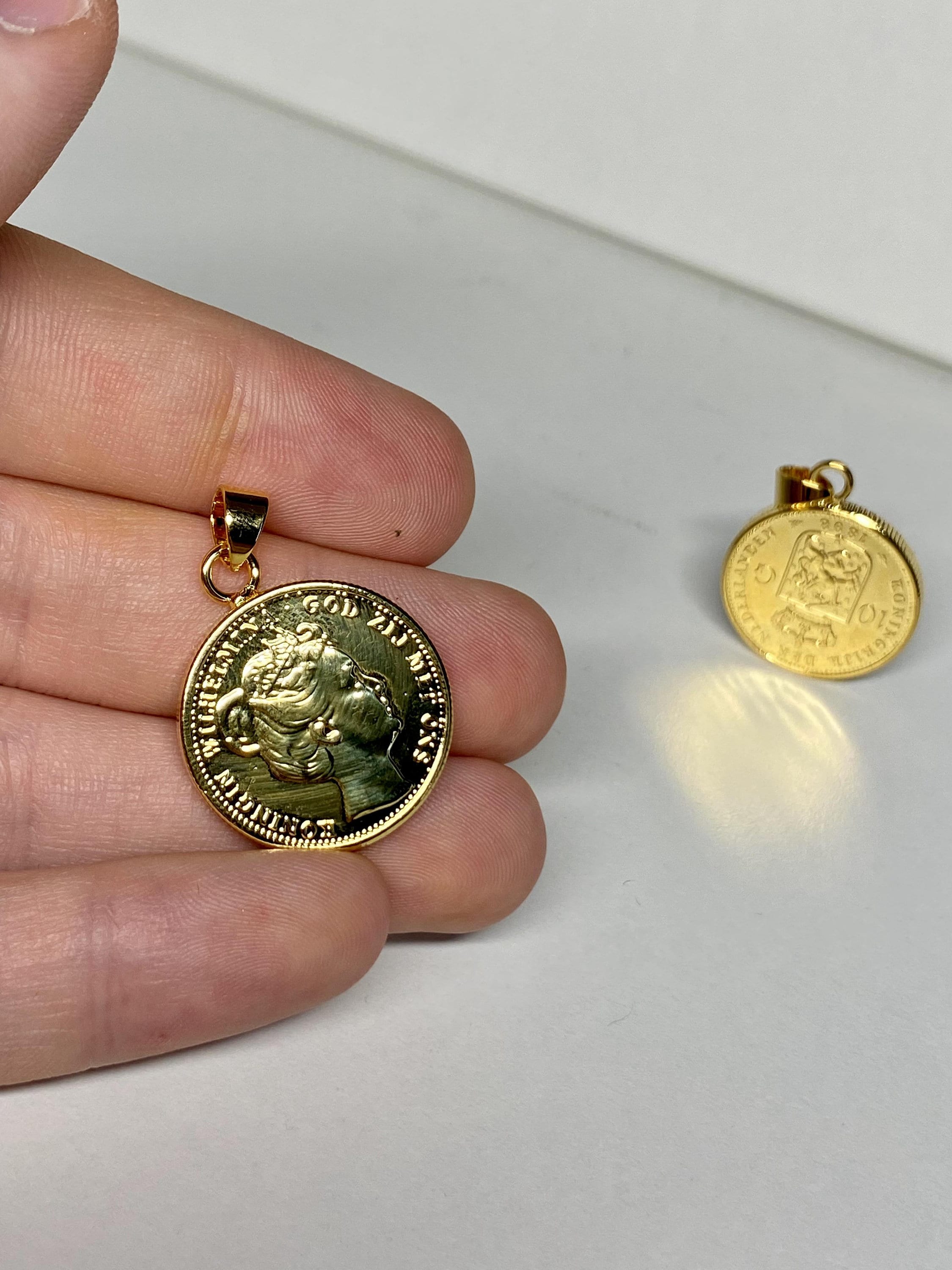 金メッキコインのペンダントネックレス オランダ 1898年 ウィルヘルミナ1世 10グルデン オランダ帝国 - Etsy 日本