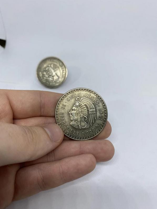 1947年 メキシコ銀貨 5ペソ - クアウテモック 1オンス .999 銀メッキ