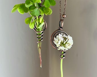 Collana a spirale portafiori