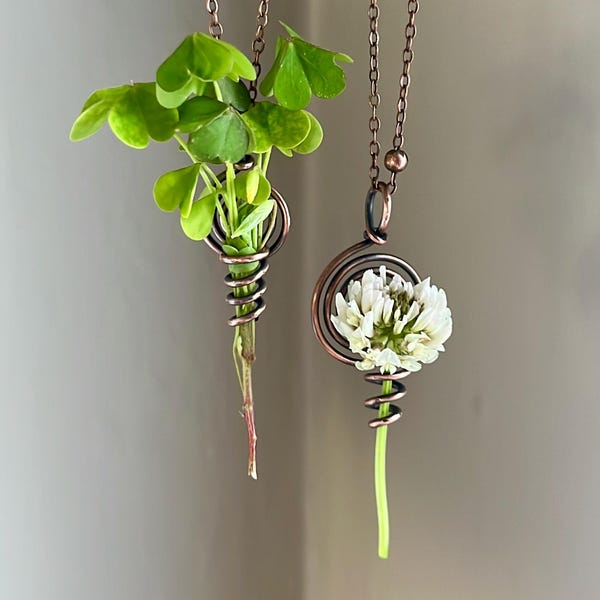 Flower keeper spiral necklace