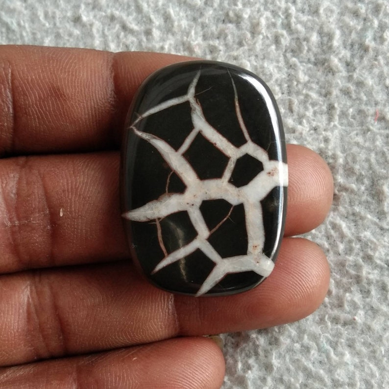 Natural septarian38x27mm.50.45cts...#83