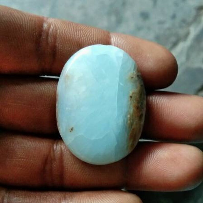 Natural Peruvian opal 37x28mm.40.30cts...1305