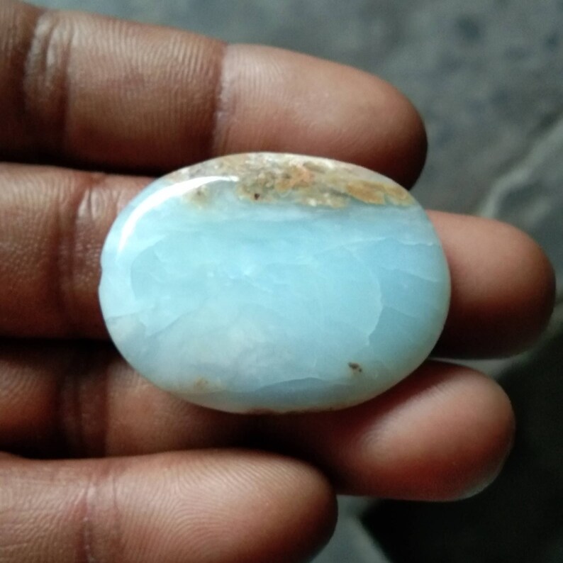 Natural Peruvian opal 37x28mm.40.30cts...1305