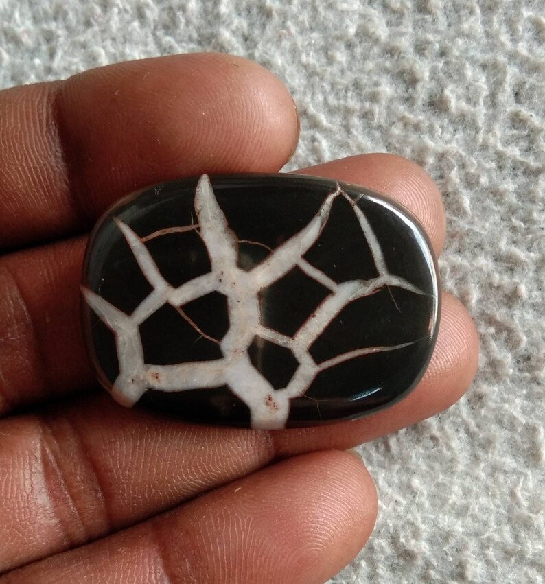 Natural septarian38x27mm.50.45cts...#83
