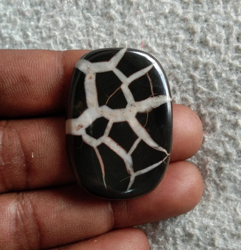 Natural septarian38x27mm.50.45cts...#83