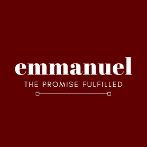 Pode incluir: Um fundo vermelho com texto branco que diz "emmanuel" em negrito. Abaixo da palavra "emmanuel" está o texto "THE PROMISE FULFILLED" em uma fonte menor. Abaixo disso, há uma linha com dois quadrados pequenos em cada extremidade. Abaixo da linha está o texto "A CHRISTMAS EVE SERVICE OUTLINE" e "TIFFANY HOLDEN" em uma fonte menor.