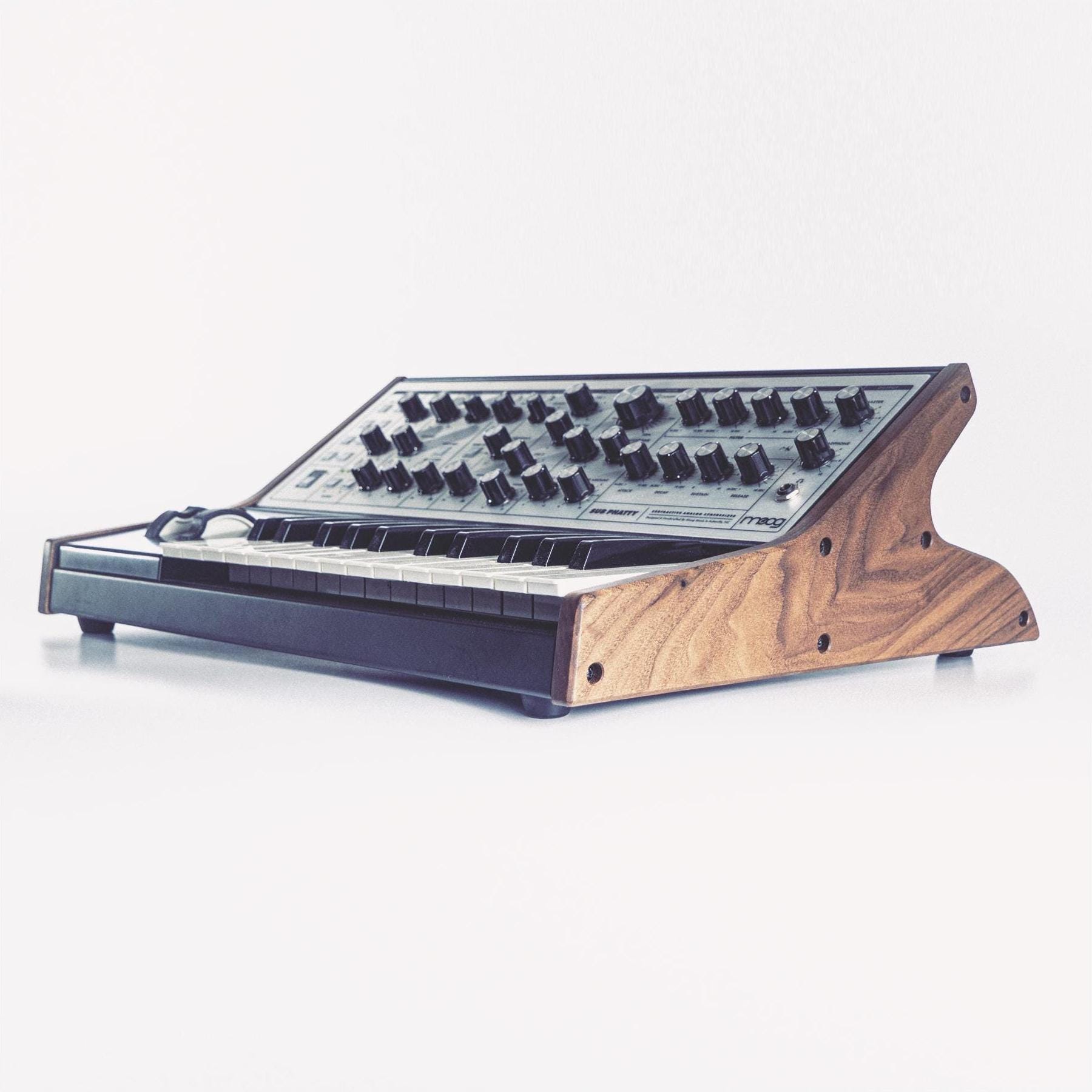 Moog Sub Phatty Walnut Side Panels – Handcrafted Wood Cheeks