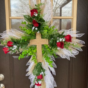 Cruz de malla Deco con rosas