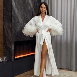Bridal white robe with feather, Boudoir robe, Long silk robe, Bridal lace robe, Bridesmaid robes, Bridesmaid gift, Feather Bridal Robe