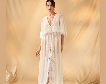 Long ivory boudoir dress for bride, bridal robe, lace bride robe, bridal robe long, bridal robe for bride, tulle robe maternity photo shoot