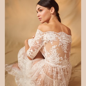 bridal robe, Long ivory boudoir dress for bride, lace bride robe, bridal robe long, bridal robe for bride, tulle robe maternity photo shoot