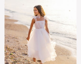 Lace girls dress, White Boho dress, Tulle Dress, Junior Bridesmaid dress, Ivory Flower Girl Dress