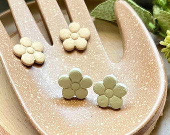 Handgemachte Blumen-Ohrstecker aus Polymer Clay: Hypoallergener Schmuck