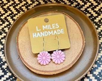 Handgemachte Lavendel Blumen Ohrringe: Leichte Polymer Clay