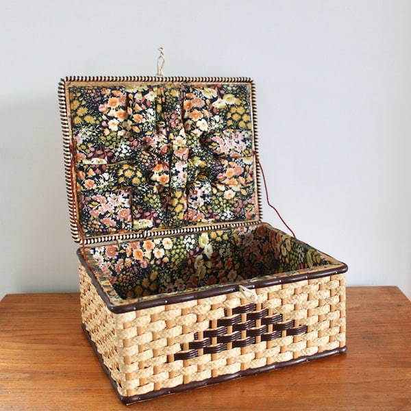 Vintage Wicker Woven Sewing box | Mid century 1960s vintage, Sewing Storage, Needlecraft, Woven Basket, Retro Sewing, Vintage Sewing Basket