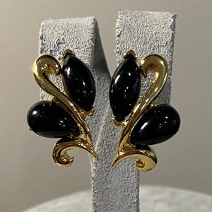 Vintage Signed Trifari Black Cabochon and Gold Tone Pierced Earrings