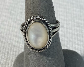Anillo antiguo de plata de ley y nácar