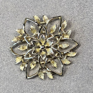 Signed Sarah Coventry Vintage Gold Tone Flower Brooch