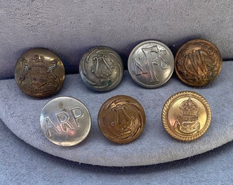 7 Bottoni Militari Vintage