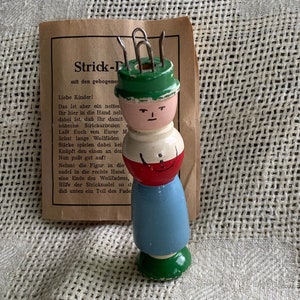 Vintage Strick - Dirndl German Sewing Tool