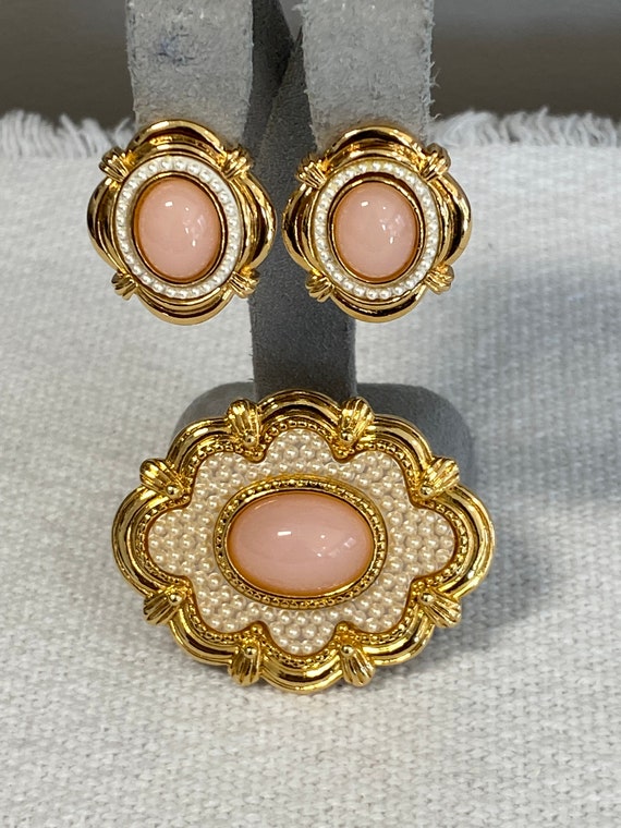 MFCCollectibles Vintage Avon Victorian Spring Collection Brooch and Pierced Stud Earrings Set