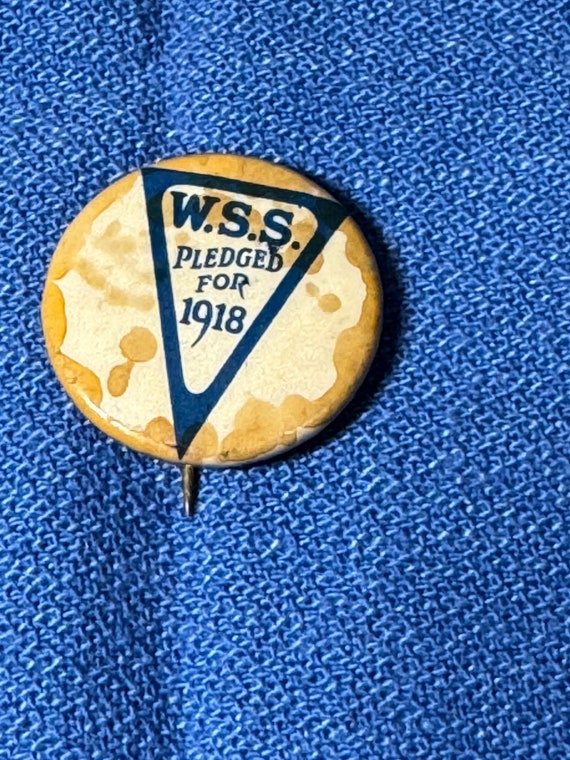 Vintage W.S.S. Pledged For 1918 Pin Pinback WWI S… - image 2