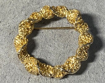 Vintage Signed Emmons Gold Tone Textured Twisted Circle
