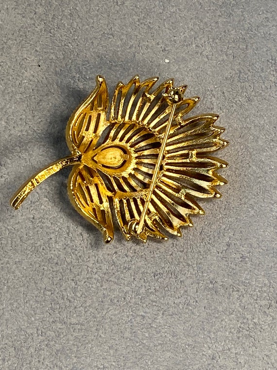 Signed Trifari Gold Tone Flower Brooch - image 4