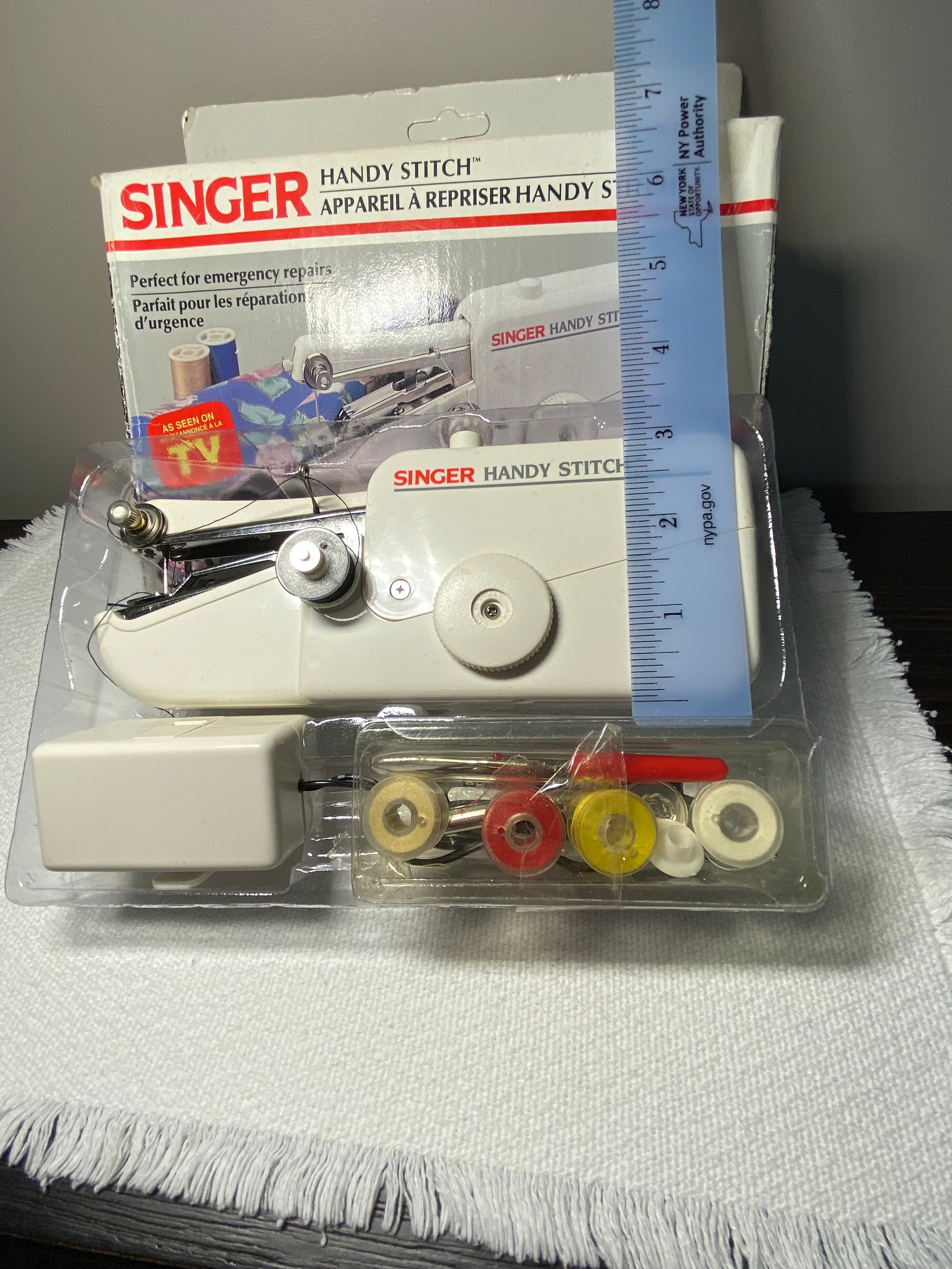 Vintage SINGER HANDY STITCH Hand Held Sewing Machine CEX300K