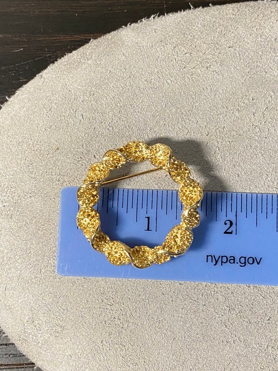 Vintage Signed Emmons Gold Tone Textured Twisted Circle