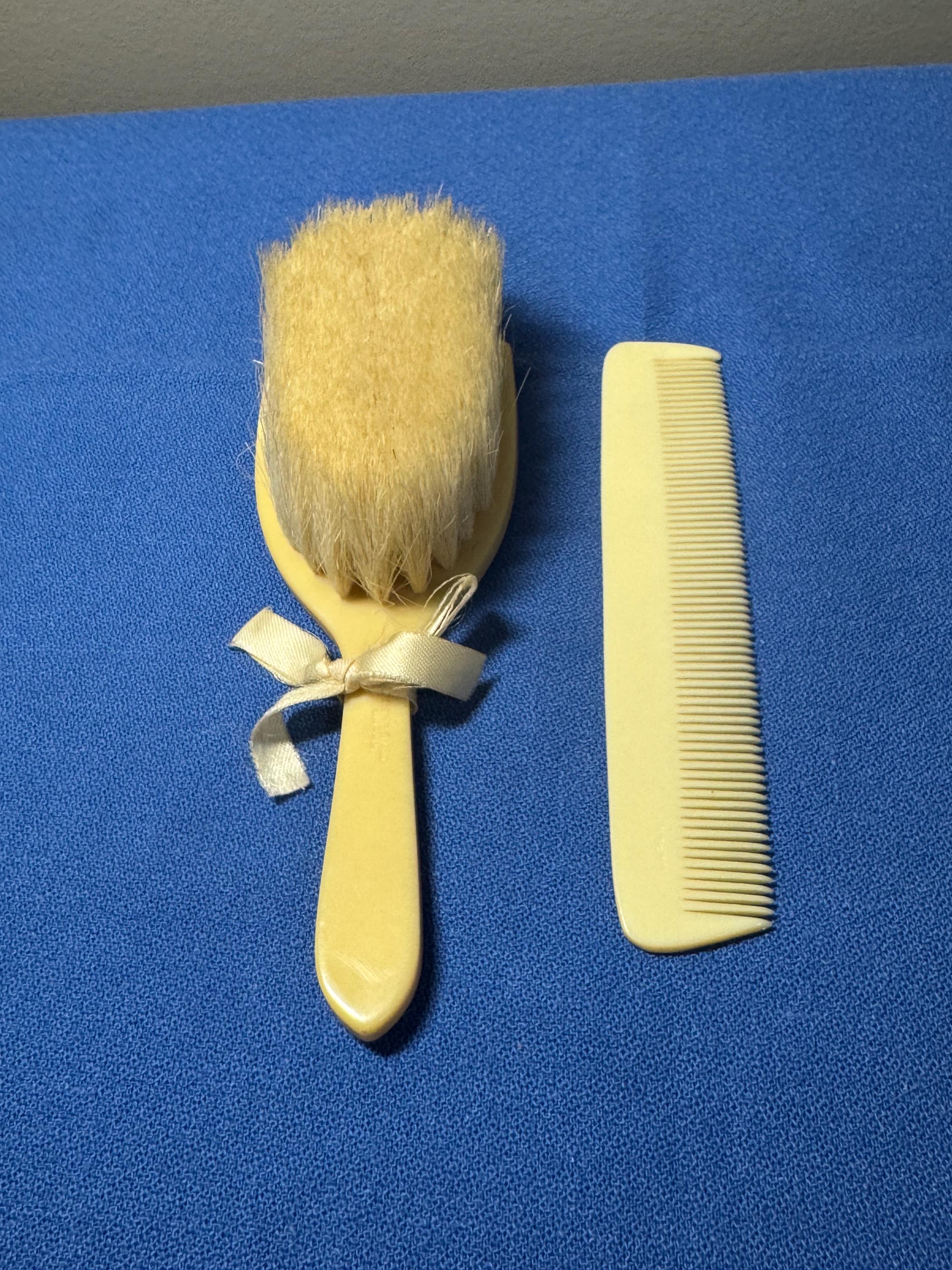 Vintage celluloid lace hair back combs set of 2 Ornate amber celluloid hair combs - set of 2 - 1900s vintage  main image 4