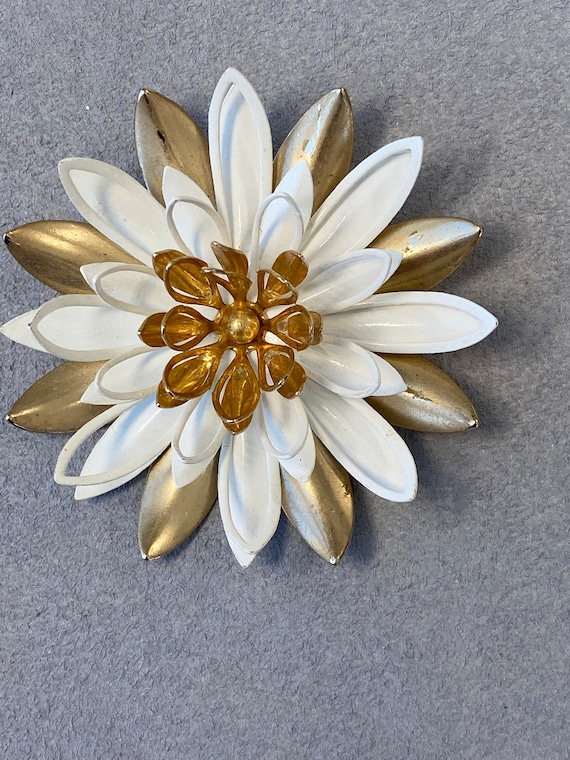 Signed Vintage Sarah Coventry Water Lily Brooch - image 4