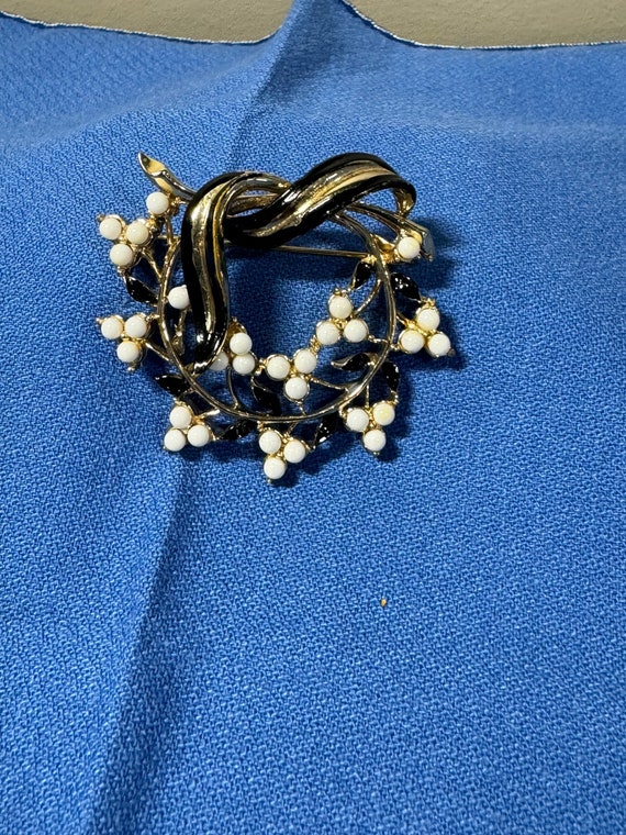 Vintage CORO Faux Pearl and Black Ribbon Wreath Br