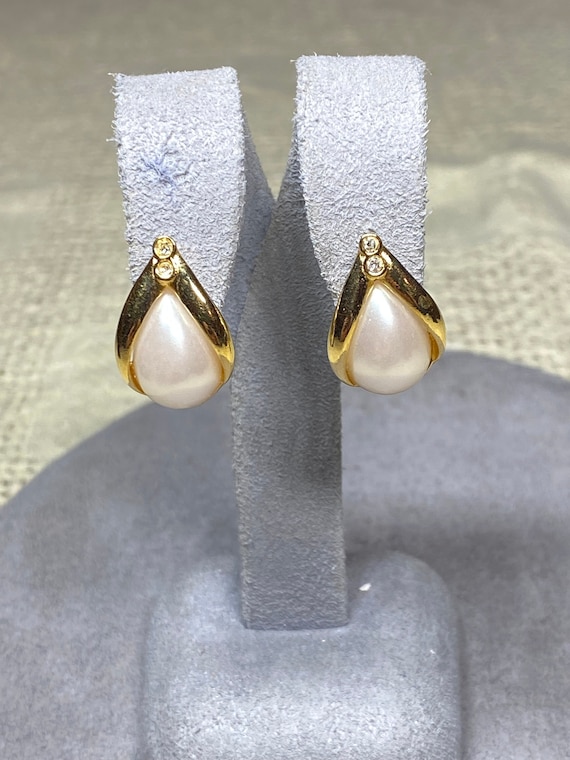 Vintage Avon Faux Pearl Stud Earrings - image 1