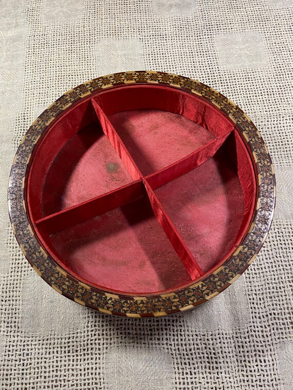 Vintage Round Decorative Dresser Box with Inlaid Lid Gem