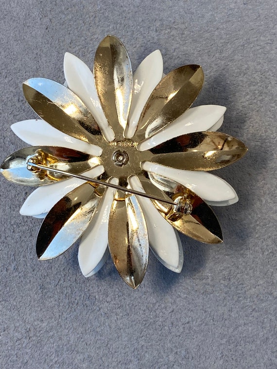 Signed Vintage Sarah Coventry Water Lily Brooch - image 3