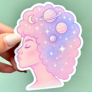Sticker Afro Galaxy Girl - Celestial Pastel Esthetic, Planet Hair Art Cosmic Feminine vinylsticker, ruimtethema sticker voor laptop en dagboek