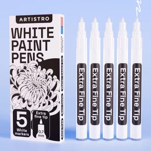 Pennarelli bianchi per pittura su roccia, pietra, ceramica, vetro e legno. Set di 5 pennarelli acrilici bianchi, punta extra fine da 0,7 mm.