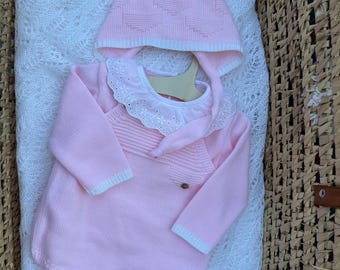Conjunto de punto para recién nacido que regresa a casa. Tamaño real de bebé recién nacido.