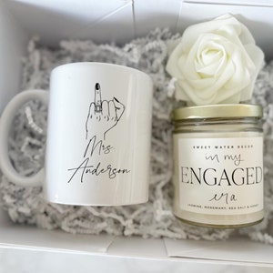 Caja de regalo de compromiso para la futura señora, taza personalizada para recién comprometidas, idea de regalo para despedida de soltera, caja de regalo para novias en mi era comprometida, vela para novia