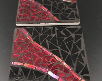 Sous-verres en mosaïque noire et rouge. Ensemble de 2