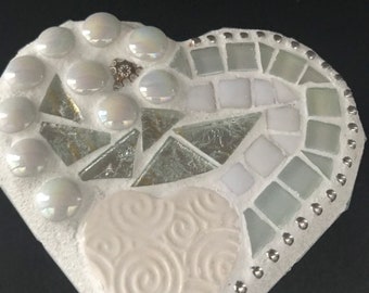 Weiß silberne Mosaik Herz-Aufbewahrungsdose mit handgefertigtem herzförmigen Keramikeinsatz