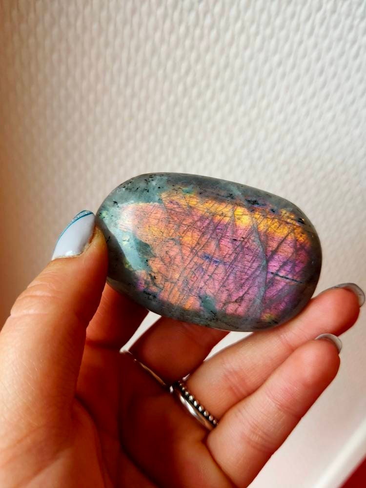 Galet Labradorite Orange Violacée