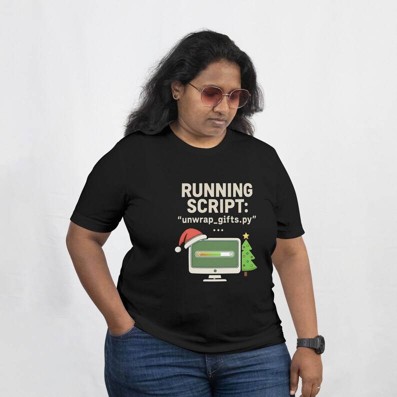 Python Weihnachten Shirt Unwrap Geschenke Lustiges Coder Programmierer Geschenk Unisex Urlaub Tee Geek Nerd Entwickler Tech Weihnachtsgeschenk für Coder Bild 6