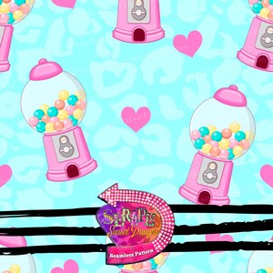 Könnte beinhalten: Nahtloses Muster mit rosa Kaugummiautomaten, gefüllt mit bunten Kaugummikugeln, vor einem hellblauen Hintergrund mit rosa Herzen und Leopardenflecken. Das Design enthält den Text "Seamless Pattern" und "Seripe Sunset Designs".