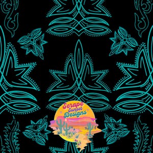 Peut inclure: Fond noir avec un motif géométrique turquoise répété. Le motif comprend des formes florales et étoilées stylisées. Un logo circulaire avec le texte "Serape Sunset Designs" et un paysage désertique est au centre inférieur.