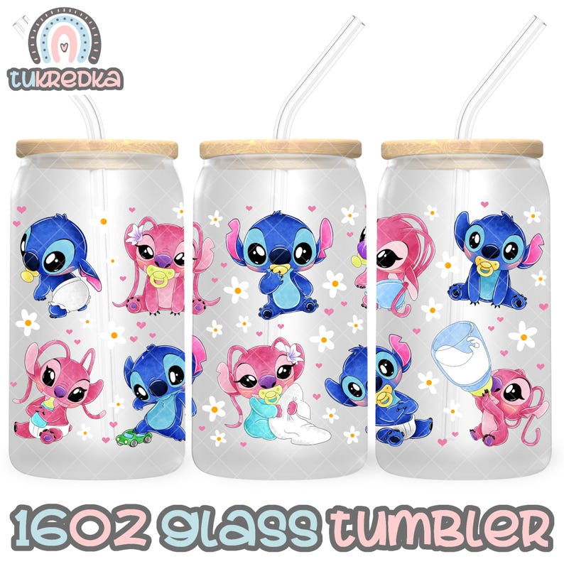 Puede incluir: Tres vasos de vidrio de 16 oz con tapa de bamb&uacute; y una pajita. Cada vaso presenta un dise&ntilde;o de personaje de dibujos animados diferente con colores azul y rosa. Los personajes son Stitch y Angel de la pel&iacute;cula de Disney Lilo & Stitch.