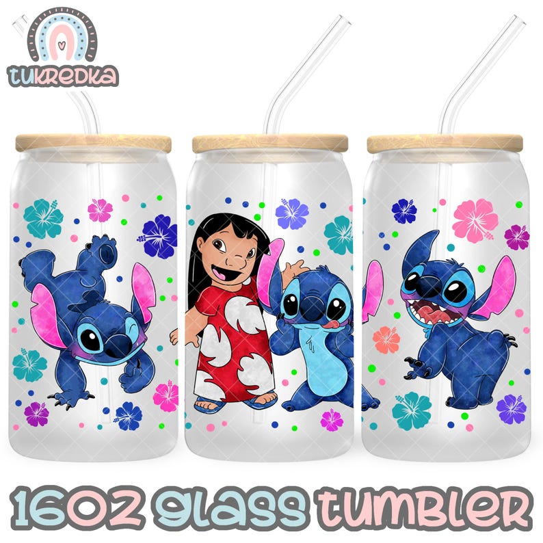 Puede incluir: Tres vasos de vidrio de 16 oz con tapas y pajitas. Cada vaso presenta un dise&ntilde;o diferente con Stitch y Lilo de la pel&iacute;cula de Disney Lilo & Stitch. Los dise&ntilde;os incluyen Stitch con orejas rosas, Stitch con orejas azules y Lilo con Stitch.