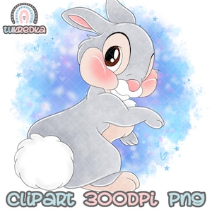 Puede incluir: Un lindo conejito de dibujos animados con una cola esponjosa, grandes ojos marrones y mejillas rosadas. El conejito está de pie sobre un fondo de acuarela azul con estrellas y corazones blancos.